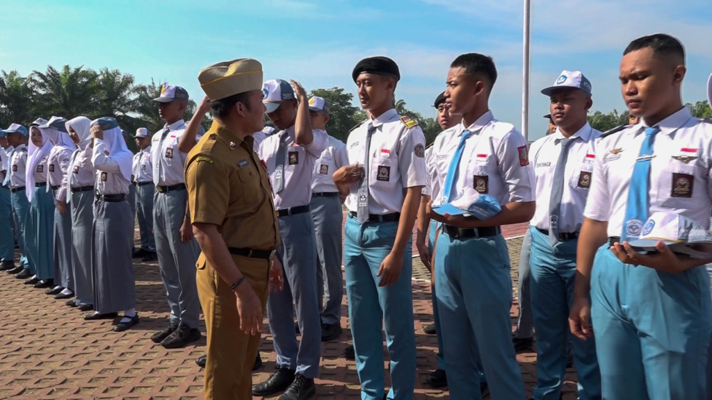 Sekretaris Daerah (Sekda) Kabupaten Madiun saat pembukaan diklat 76 calon pengibar bendera pusaka kabupaten Madiun tahun 2026