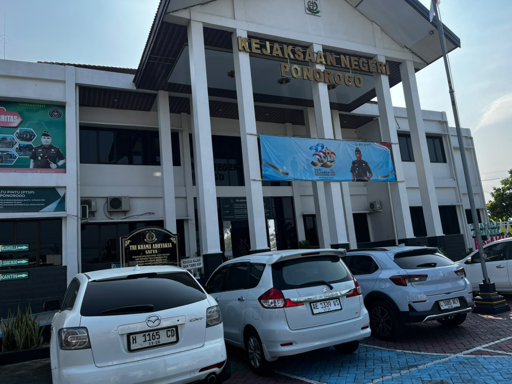Kantor Kejaksaan Negeri Ponorogo. 