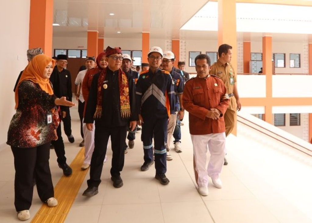 Wakil Bupati Banyuwangi Mujiono saat meninjau Sekolah Rakyat di Banyuwangi. SP/Foto:Pemkab Banyuwangi 