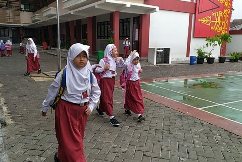 Ilustrasi. Siswa SD masuk jam sekolah. PS/ PCT