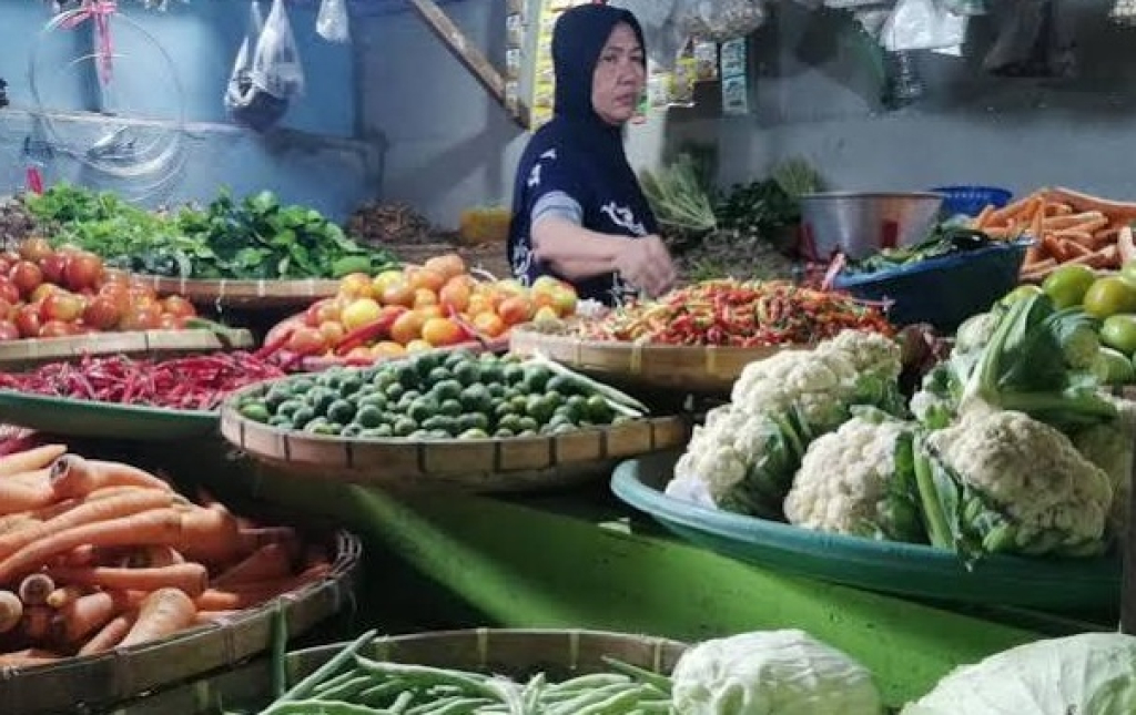 Ilustrasi. Salah satu penjual sayur di pasar tradisional Kota Pasuruan. SP/ PSR