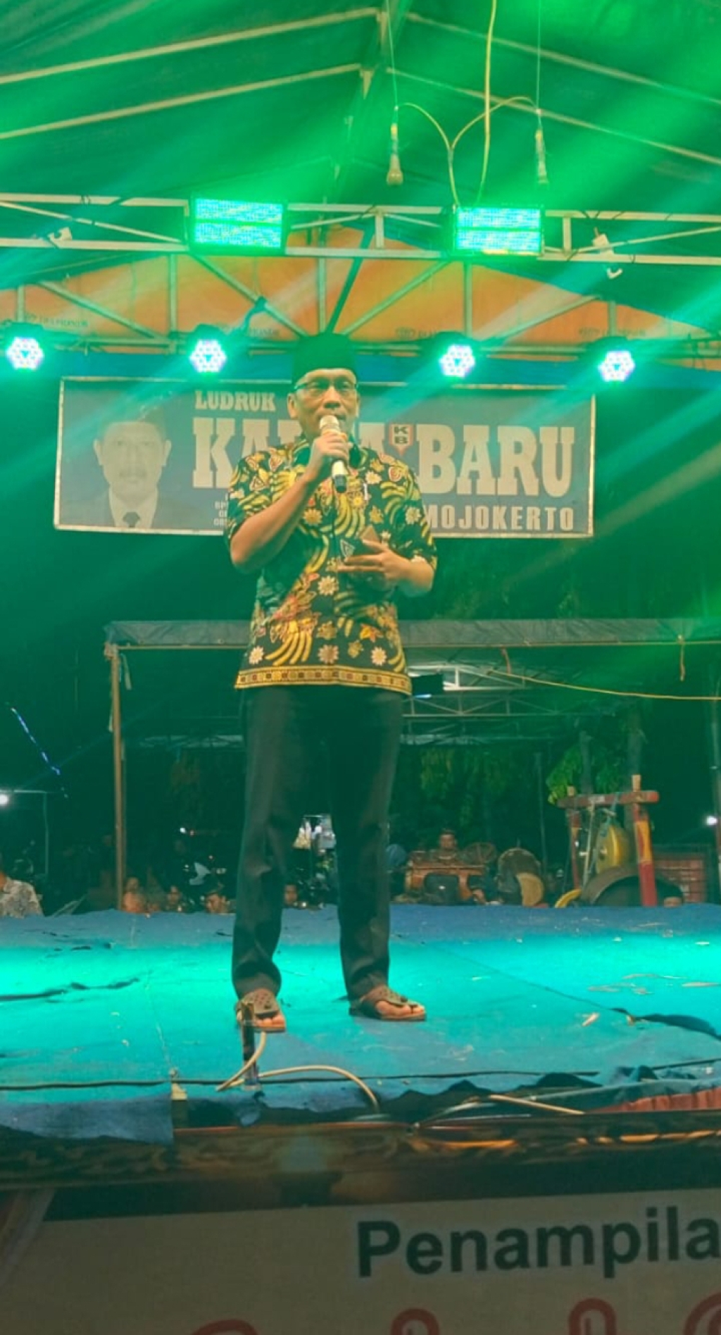 Kepala Desa Dukuh sari Ikhwan Widodo S.E dalam acara bersih desa. SP/HIKMAH