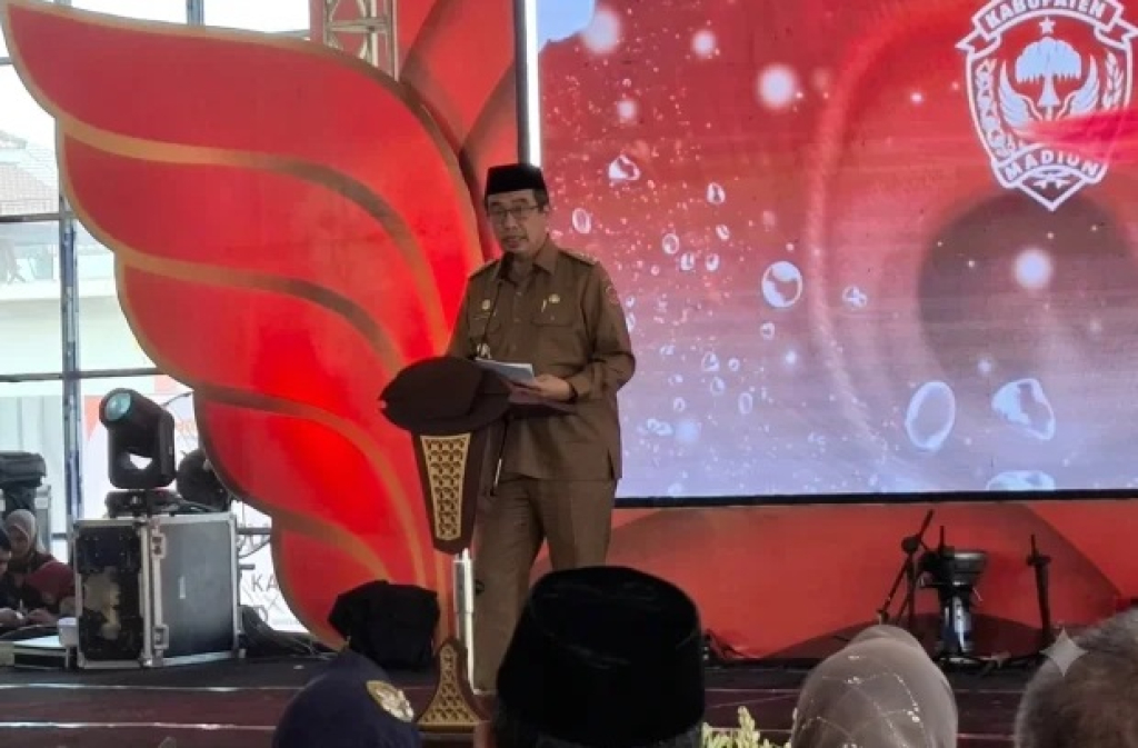 Bupati Madiun, Hari Wuryanto memberikan sambutan pada acara Open House di Sekolah Rakyat Terintegrasi 1 Kabupaten Madiun. SP/Foto:UF