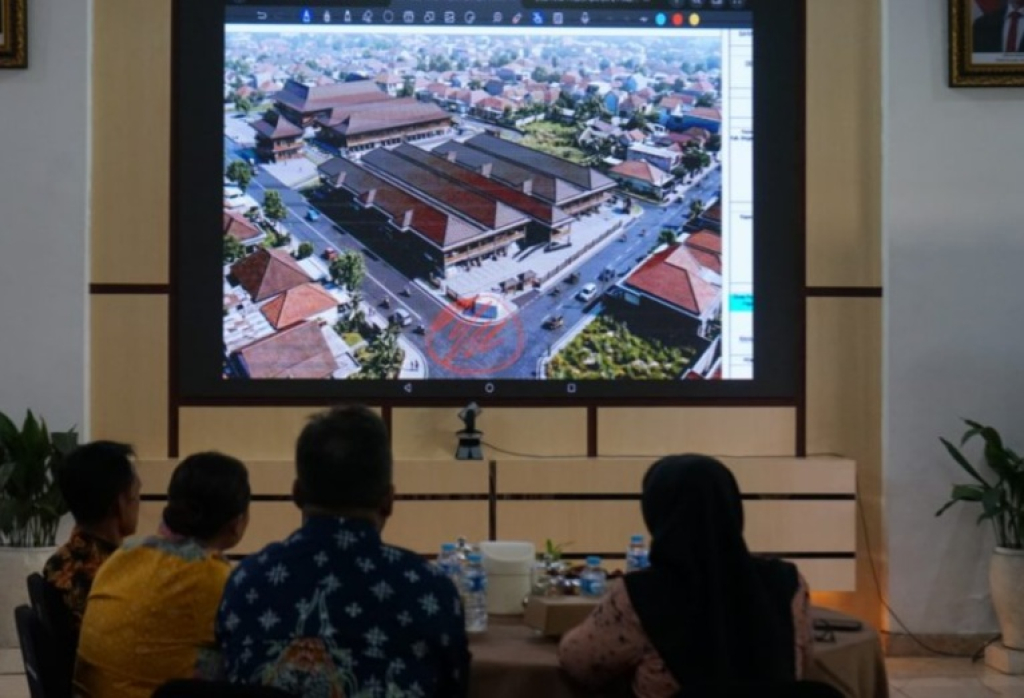 Bupati Magetan Nanik Endang saat mengikuti kegiatan justifikasi teknis usulan revitalisasi Pasar Sayur Magetan. SP/Foto:Diskominfo Kab Magetan