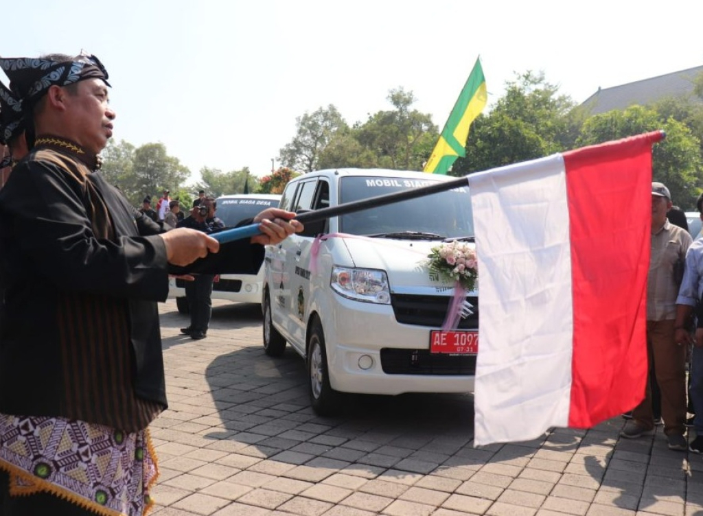 Bupati Madiun Hari Wuryanto di halaman Pendapa Ronggo Djoemeno, Caruban. P/Pemkab Madiun