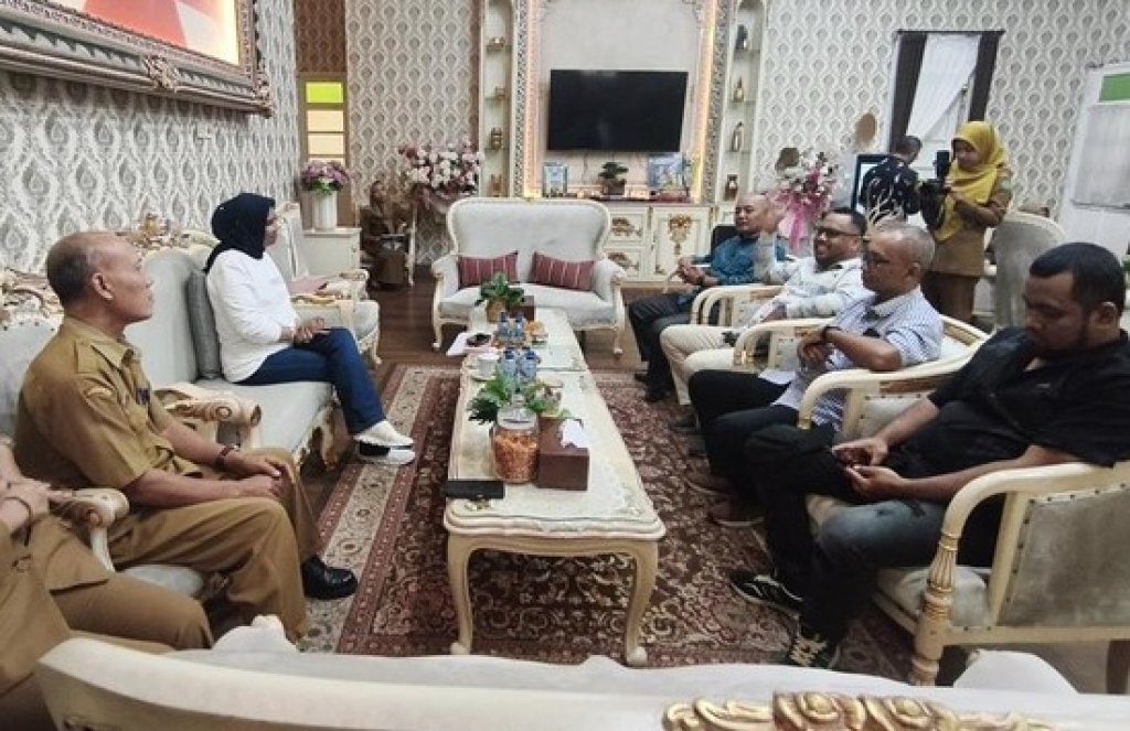 Audiensi Pemkab Sidoarjo dengan Amphibi Jatim soal penanganan masalah sampah. SP/SDA
