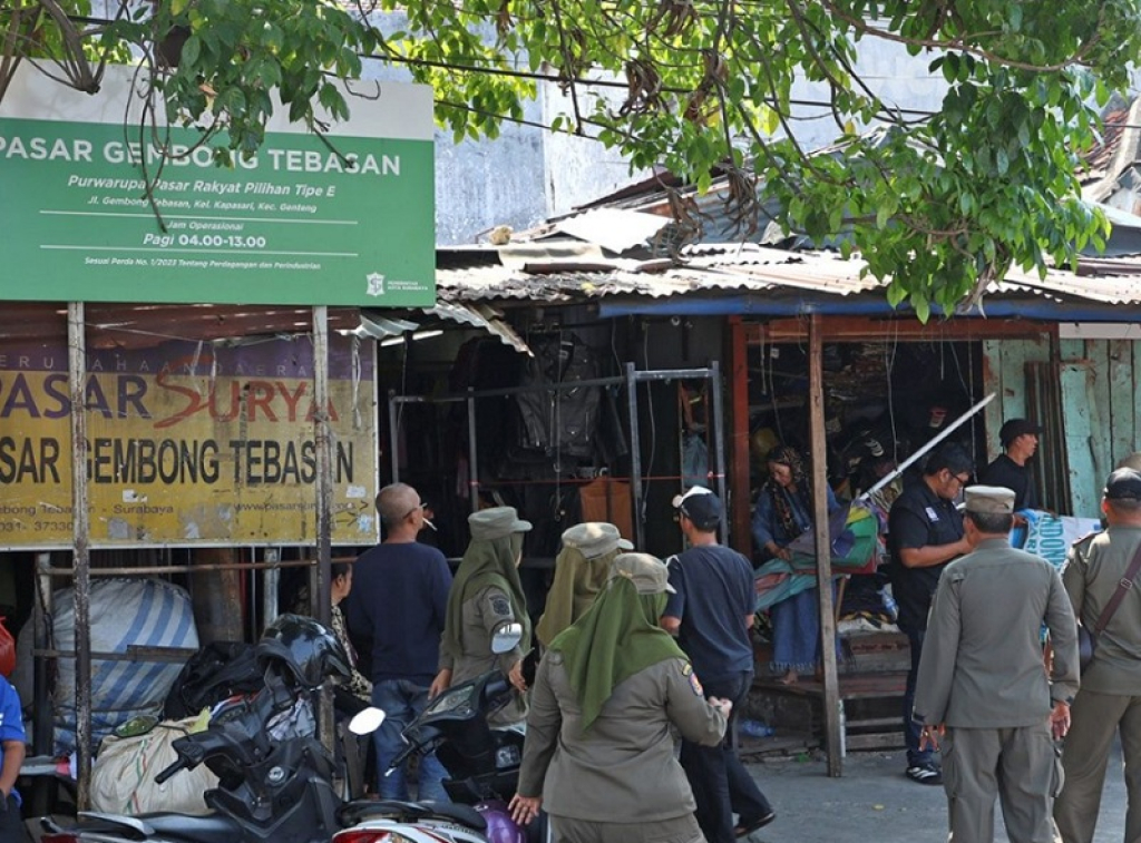 Sejumlah pedagang pasar tumpah maupun pedagang kaki lima (PKL) yang ditata oleh Pemkot Surabaya. SP/Foto:Pemkot Surabaya