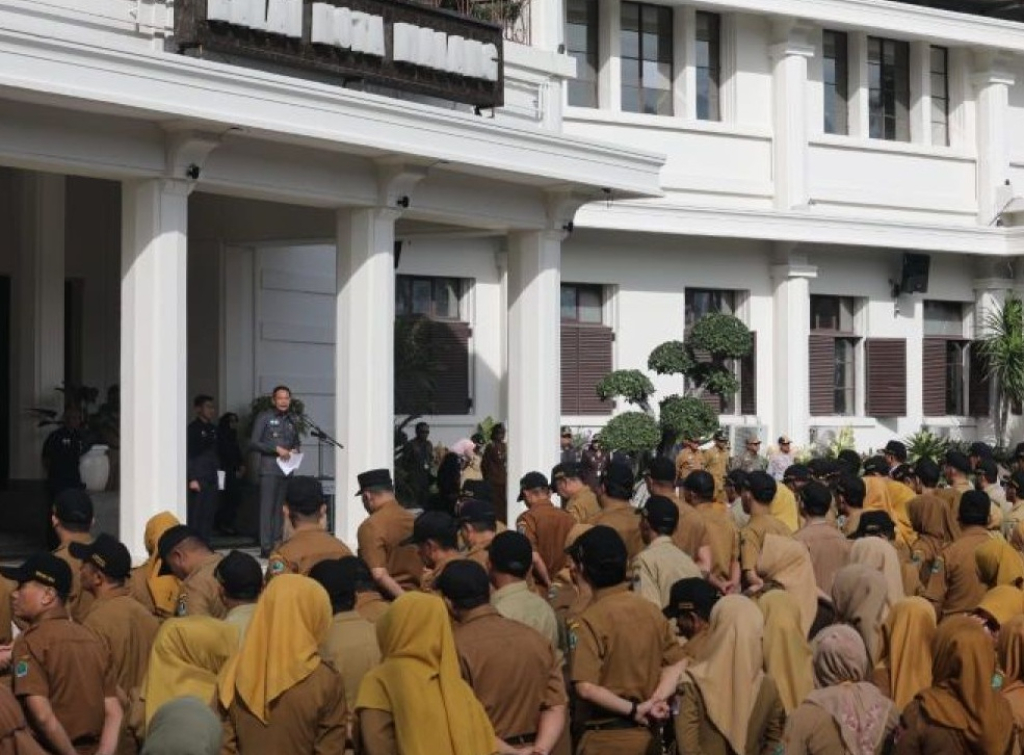 Aparatur sipil negara (ASN) melaksanakan apel pagi di halaman Balai Kota Malang. SP/Foto:Pemkot Malang