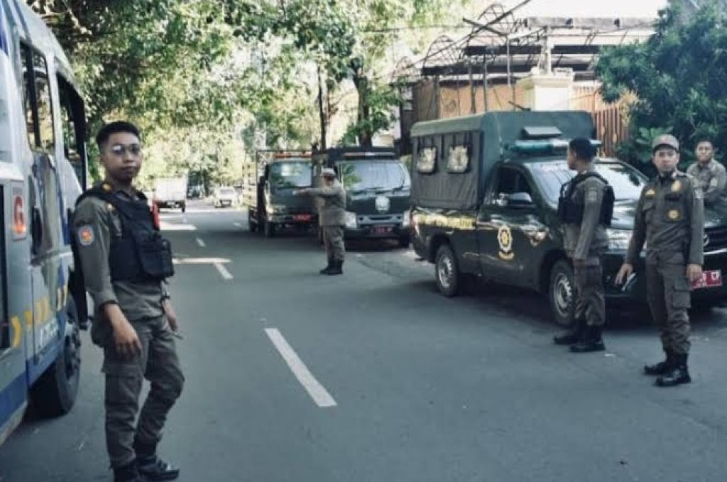 Pemkot Surabaya melakukan penertiban sekaligus penataan kawasan Jalan Nias, Kecamatan Gubeng. SP/Foto:Pemkot Surabaya