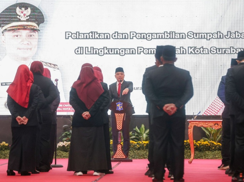 Wali Kota Surabaya, Eri Cahyadi, kembali melakukan Pelantikan dan Pengambilan Sumpah Jabatan di lingkungan Pemkot Surabaya bertempat di Graha Sawunggaling. SP/Foto:Pemkot Surabaya