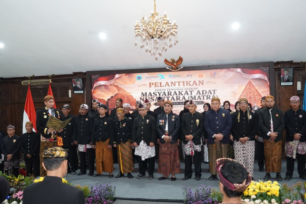 DPD Matra Lamongan saat dikukuhkan untuk membantu Pemerintah dalam membentuk karakter SDM melalui pelestarian budaya. SP/MUHAJIRIN