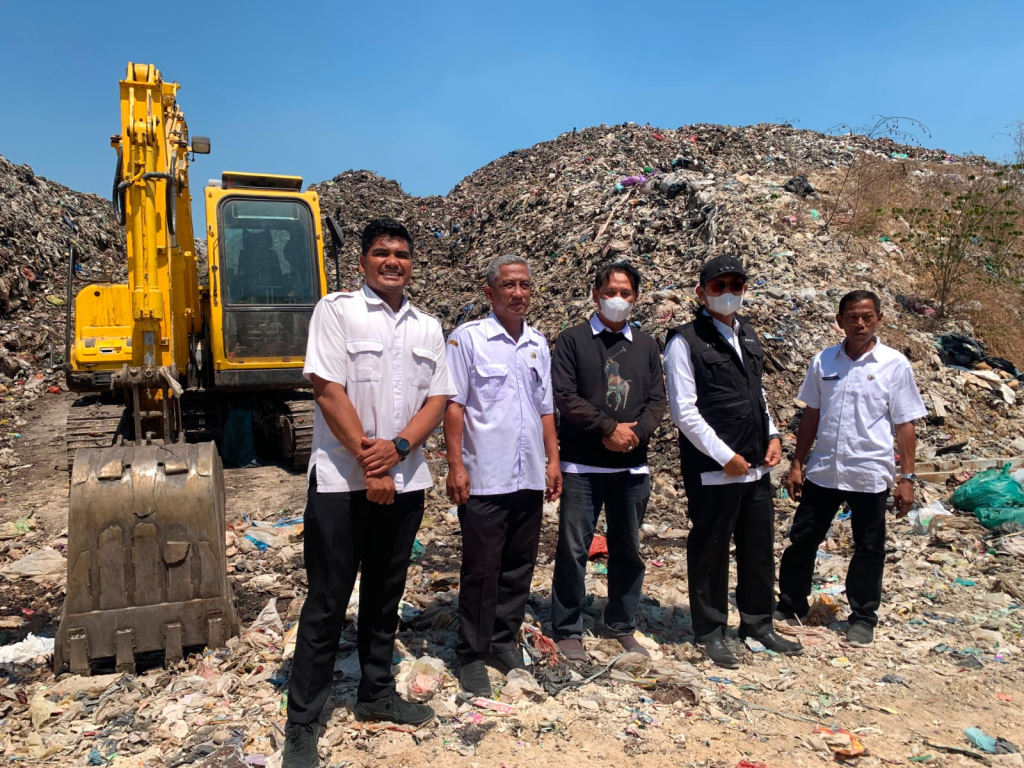 Bupati saat melihat langsung TPST di Tambakrigadung Kec Tikung beberapa waktu lalu.  SP/ MUHAJIRIN