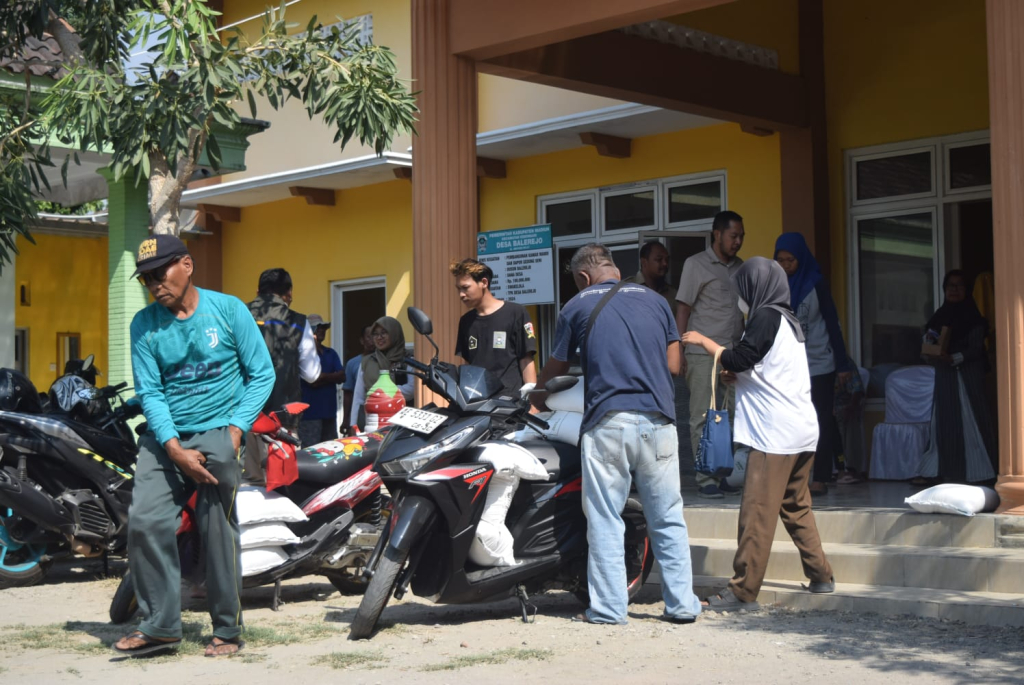 Penyaluran bantuan pangan periode Juli-September 2026 kepada masyarakat kabupaten Madiun.