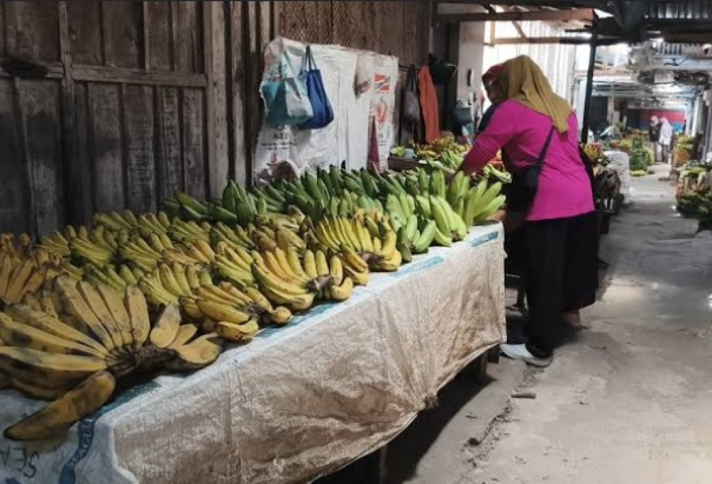 Ilustrasi. Salah satu penjual pisang raja di pasar Magetan. SP/MGT