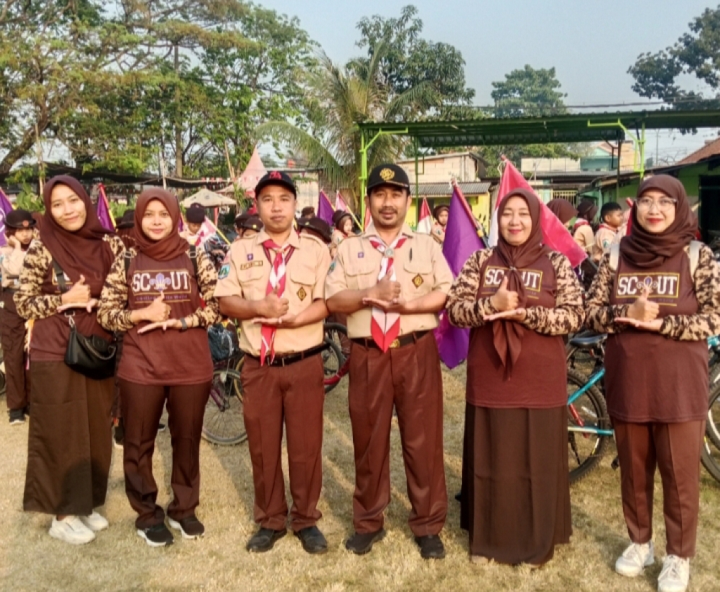 Kordinator Rally Hiking SDN Dukuhsari 1 disupport langsung Kepala SDN Dukuhsari 1 Muhammad Maksum S. Pd. SP/HIKMAH
