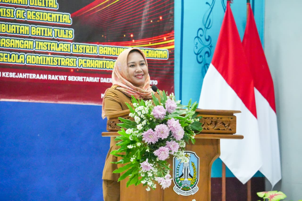 Wali Kota Mojokerto Ika Puspitasari membuka Pelatihan Berbasis Kompetensi bagi Pencari Kerja Tahap II Tahun 2026 di UPT Balai Latihan Kerja (BLK) Mojokerto, Senin (31/8/2026)