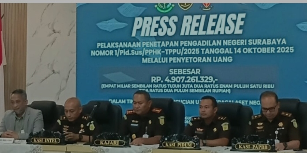 Kejaksaan Negeri Tanjung Perak Surabaya saat gelar press release terkait judol, Senin (10/8/2026)