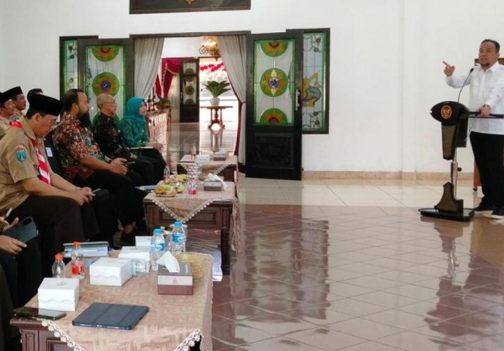 Wakil Bupati Magetan Suyatni Priasmoro memimpin kegiatan rapat evaluasi program Bulan Periksa Mata atau "Bursa Mata" 2026. SP/MGT