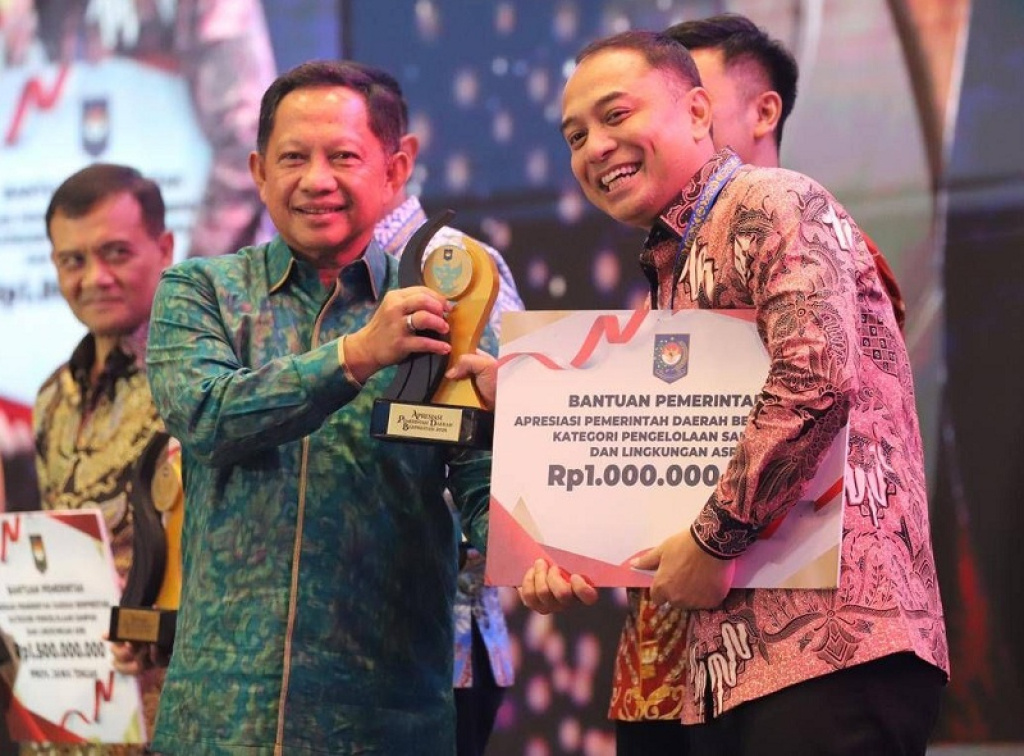 Pemkot Surabaya menyabet tiga penghargaan sekaligus dari Kemendagri dan Kemen PKP Republik Indonesia. SP/ Pemkot Surabaya