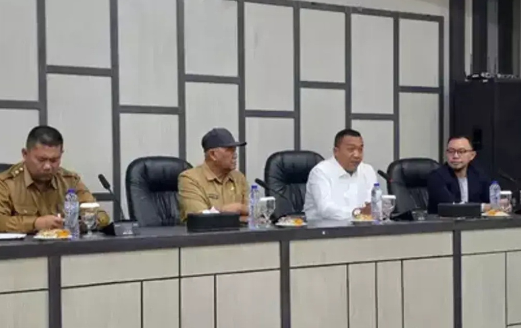Pemkab Situbondo menawarkan peluang investasi minimal Rp40 miliar untuk mengambangkan kawasan Wisata Bahari Pantai Pasir Putih. SP/STB