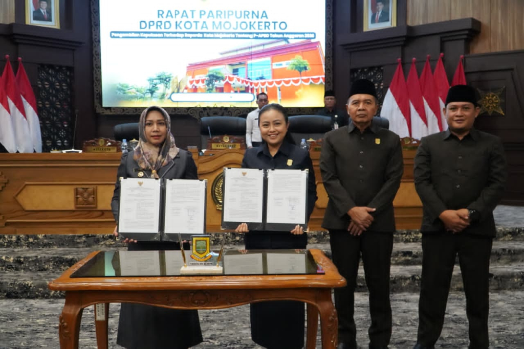Wali Kota Mojokerto Ika Puspitasari saat menghadiri Rapat Paripurna DPRD Kota Mojokerto dalam rangka pengambilan keputusan atas Raperda Perubahan APBD TA 2026, Rabu (9/9). SP/ DWI