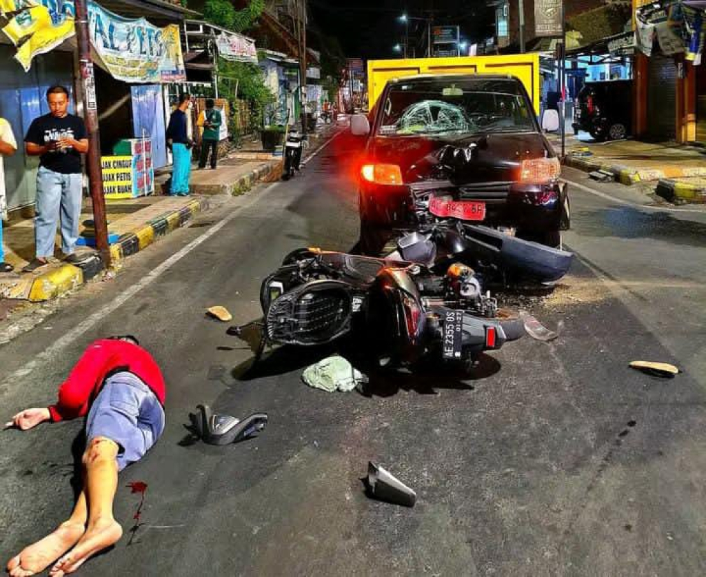 Laka Lantas libatkan mobil plat merah di jalan Kapuas Kota Madiun, Rabu (9/9/2026) dini hari.
