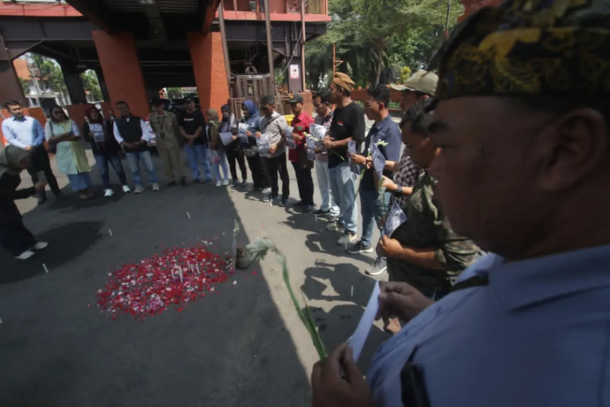 Jurnalis Mojokerto Gelar Doa Bersama untuk 5 Wartawan Hilang Saat Liput Anak Krakatau