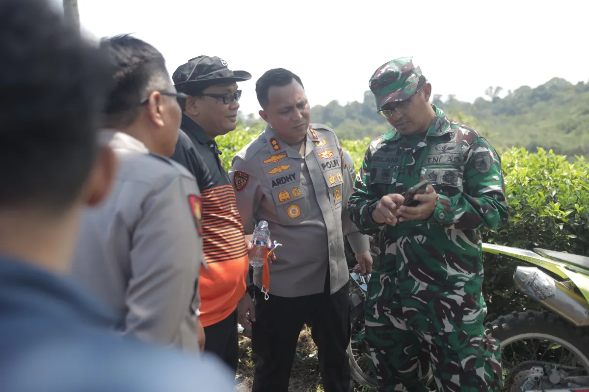 Perkembangan Karhutla di Gunung Buthak Pos Wukir Notonegoro, di Pantau Langsung Kapolres Blitar dan Komandan Kodim 0808