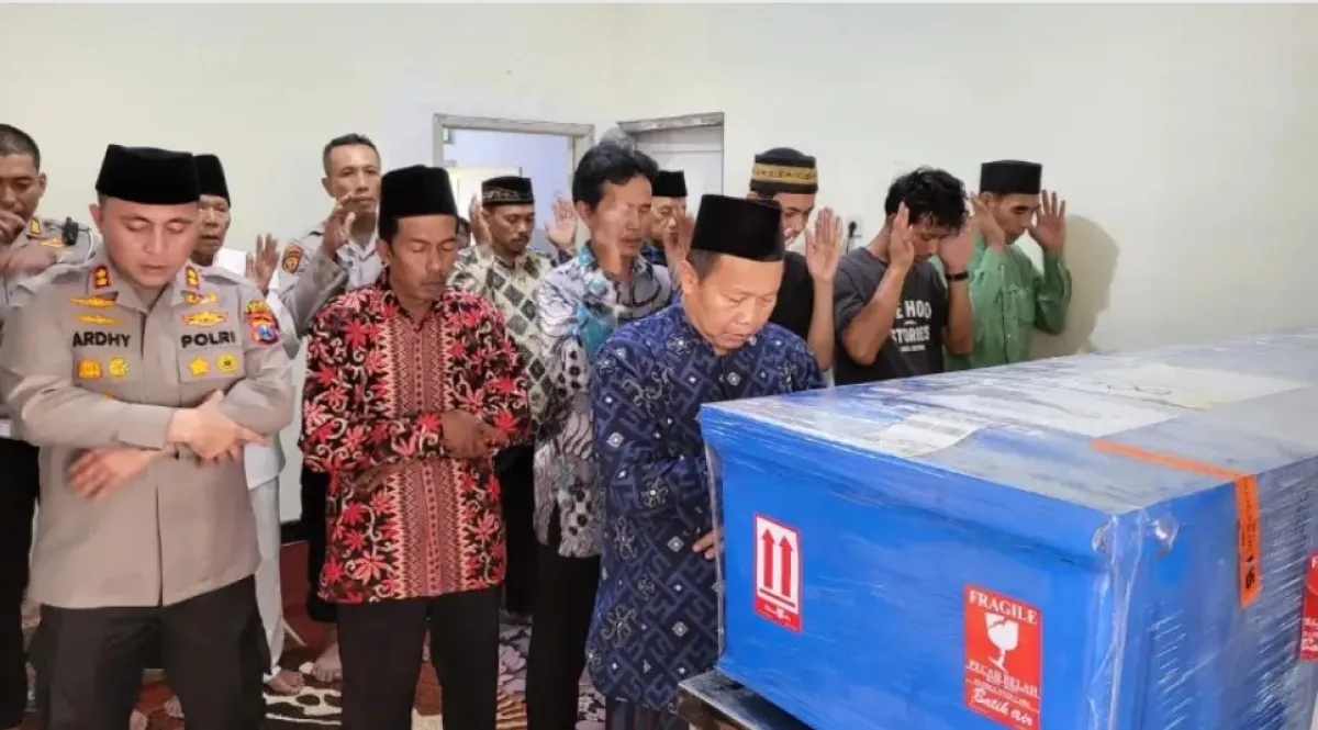 Kapolres Blitar Berbela Sungkawa Korban Kapal Virgo Transport, Langsung Bertakziah ke Rumah Korban