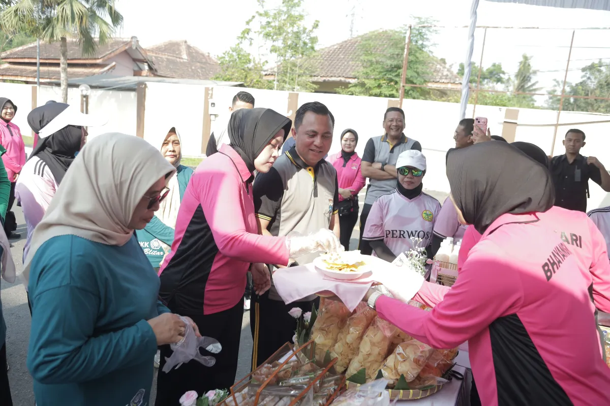 Peringati HKGB ke-74, Kapolres Blitar Ikuti Lomba UMKM hingga Gelar Olah Raga