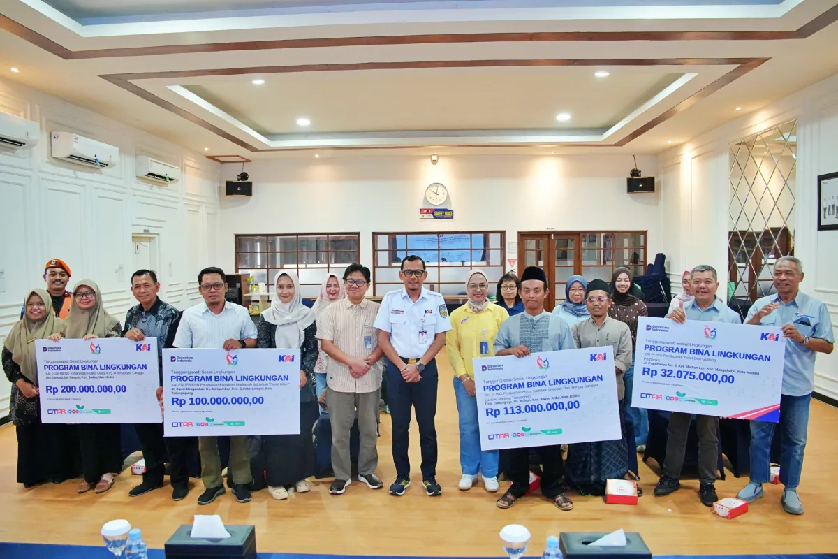 KAI Daop 7 Madiun Salurkan Bantuan TJSL Rp445 Juta untuk Fasilitasi Pendidikan, Lingkungan dan Sosial