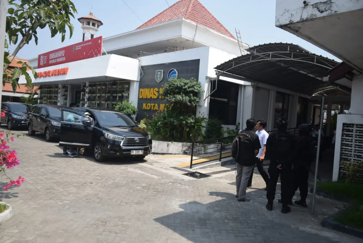 ‎Setelah Rumah Maidi dan Camat, KPK Geledah Kantor Kominfo Kota Madiun