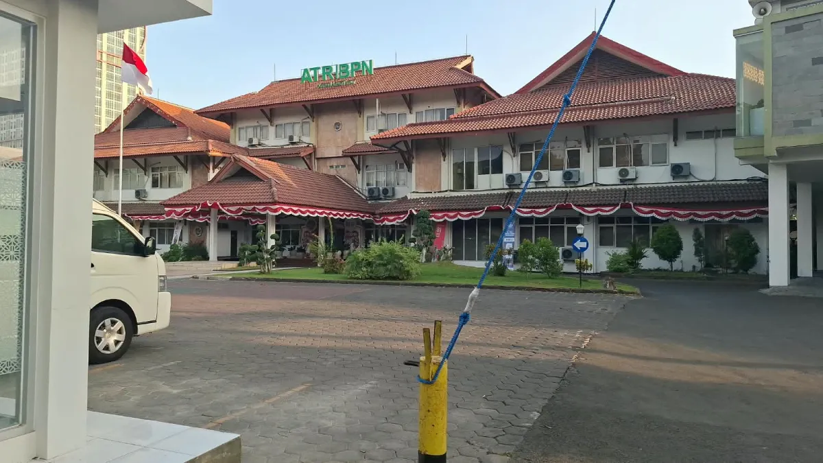 Enam Jam Lebih Digeledah KPK, Kanwil ATR/BPN Jatim Dijaga Brimob Bersenjata Lengkap