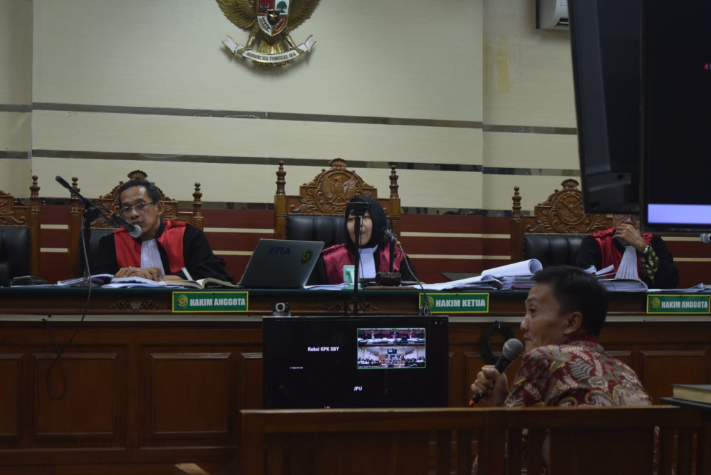 Thariq Megah ungkap perintah Maidi untuk memberi proyek PL ke Rochim saat menjadi saksi di pengadilan Tipikor Surabaya.