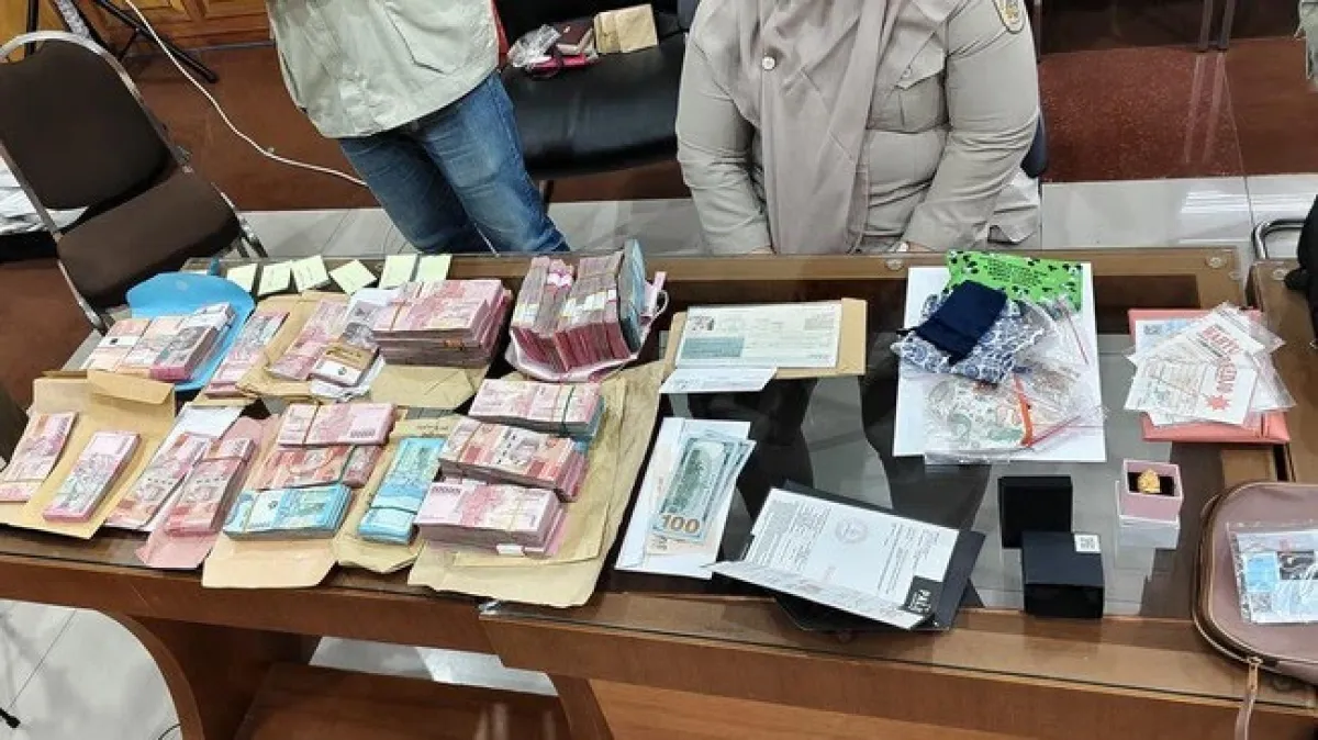 KPK Sita Uang Ratusan Juta Rupiah