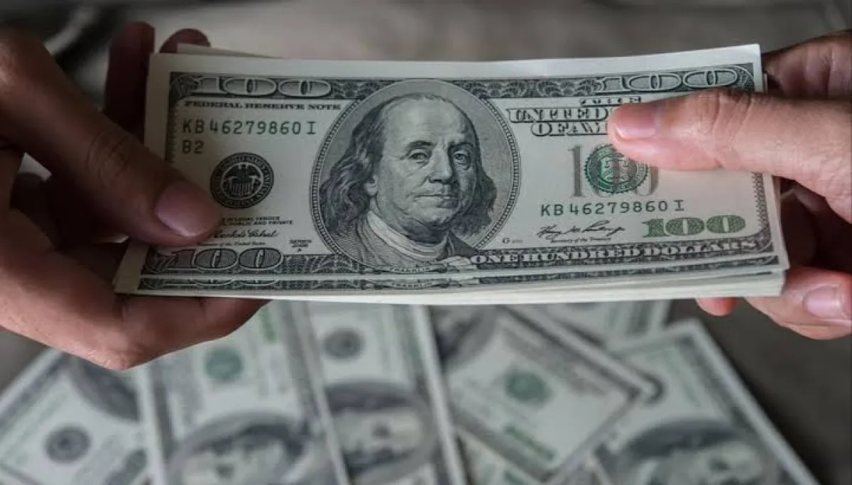 The Fed Naikkan Suku Bunga, Dolar Menguat