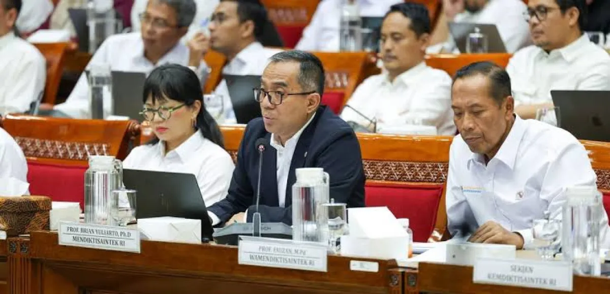 Mendiktisaintek Kaget Biaya Gratiskan PTN Rp 93,7 Triliun