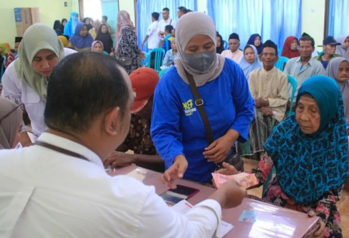 Pemkab Salurkan Bantuan Uang Tunai PKH Plus ke 1.329 KMP di Situbondo