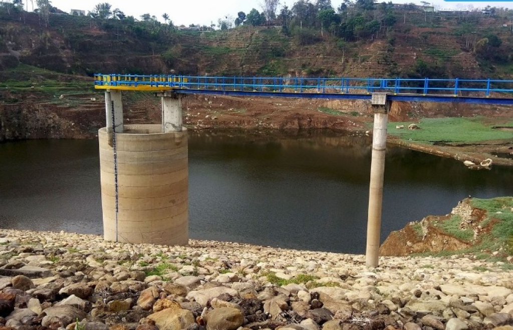 Belasan hektar lahan di waduk Gonggang akan ditanami pohon buah. SP/MGT