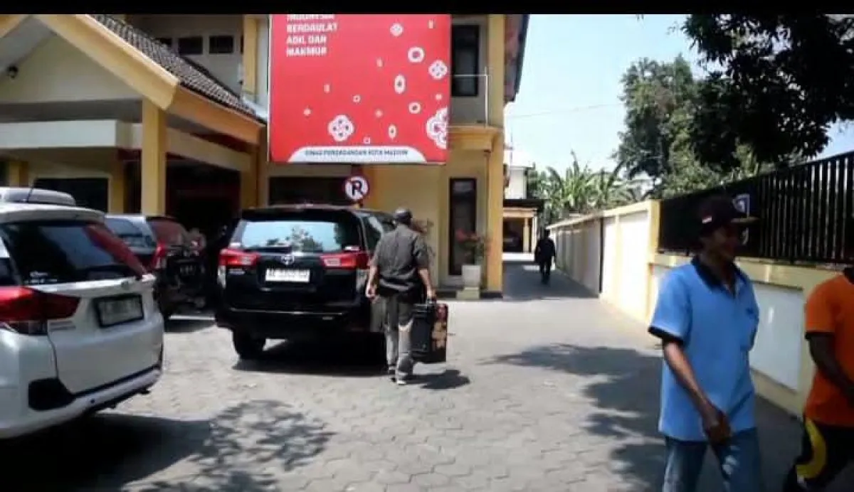 Usai Dinas Kominfo, Kini Giliran Kantor Dinas Perdagangan Kota Madiun Yang Digeledah KPK