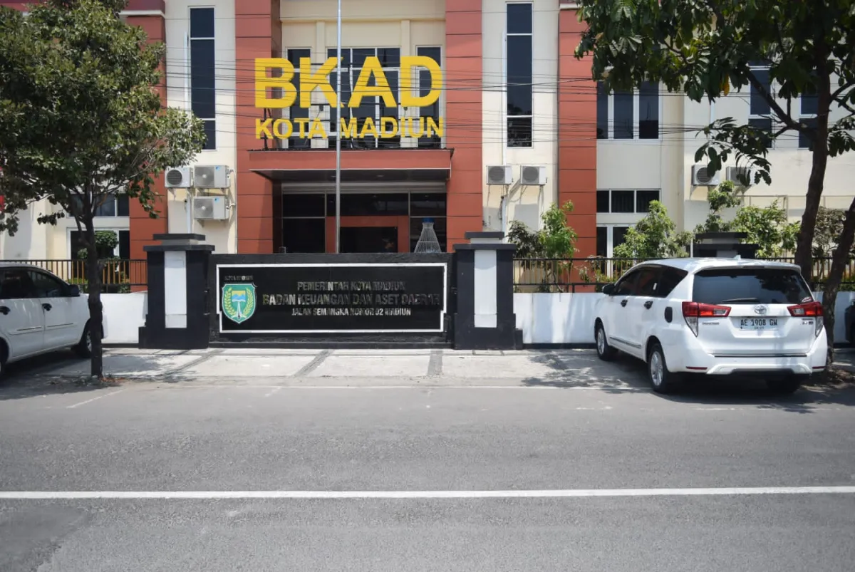 KPK Geledah Dua Kantor Pemkot Madiun, Dinas Perdagangan dan BKAD Jadi Sasaran