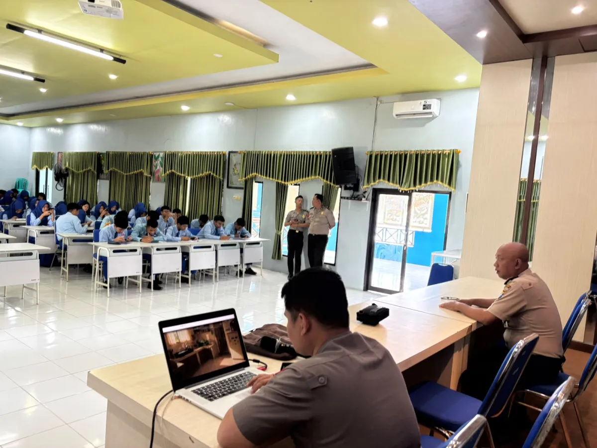 Manfaatkan Perkembangan dan Etika Penggunaan AI, Polres Blitar Sosialisikan ke Siswa SMAN 1 Talun