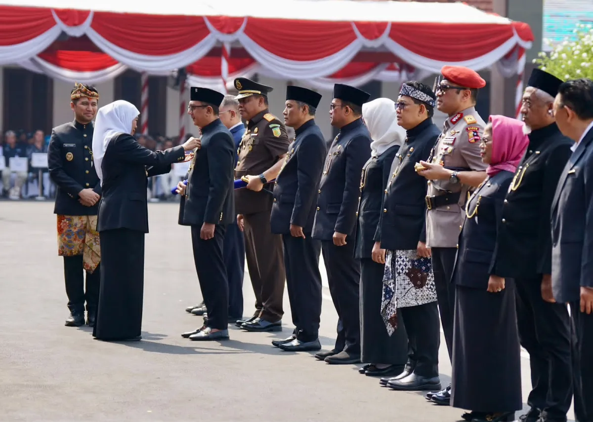 Konsisten Kawal Aspirasi, Deni Wicaksono Terima Lencana Jer Basuki Mawa Beya Kategori Emas