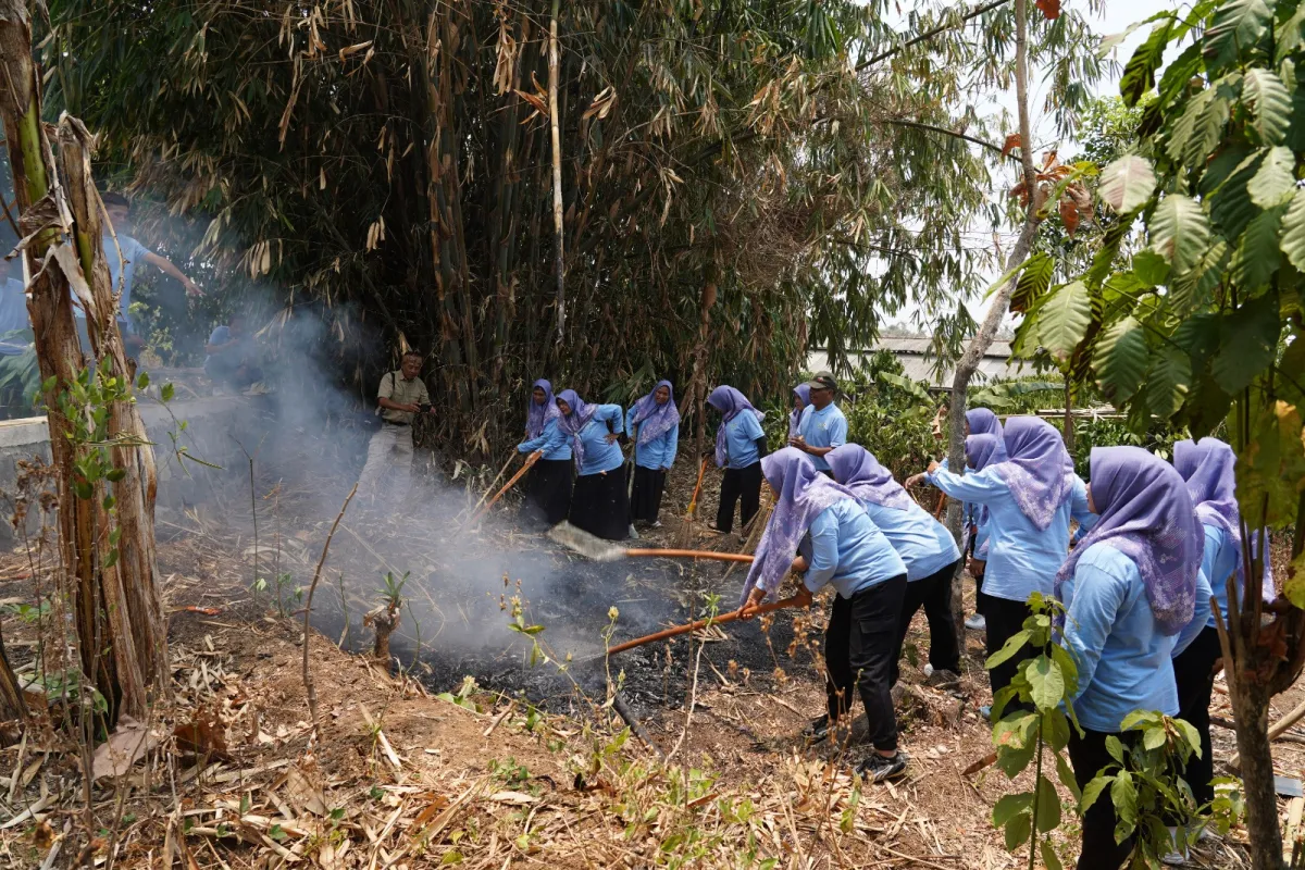 Perkuat Desa Tangguh Bencana, PLN UIT JBM Dorong Peran Perempuan melalui Kader PKK di Sumbersawit Magetan