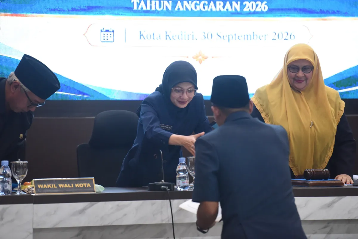 Rapat Paripurna DPRD Kota Kediri, Mbak Wali Jawab Pandangan Umum Fraksi