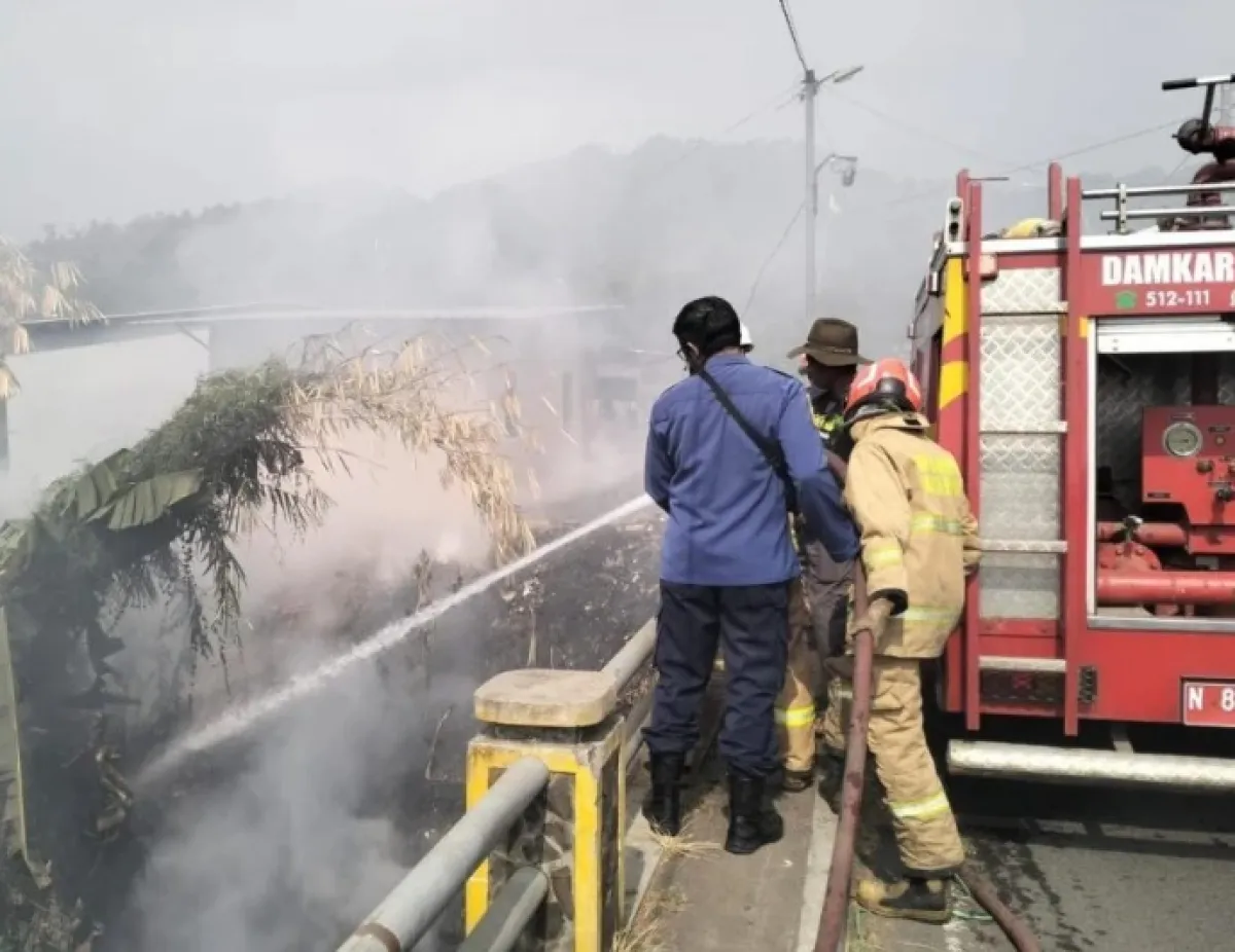 Gegara Bakar Sampah Nyaris Picu Kebakaran di Permukiman Sidomulyo Batu