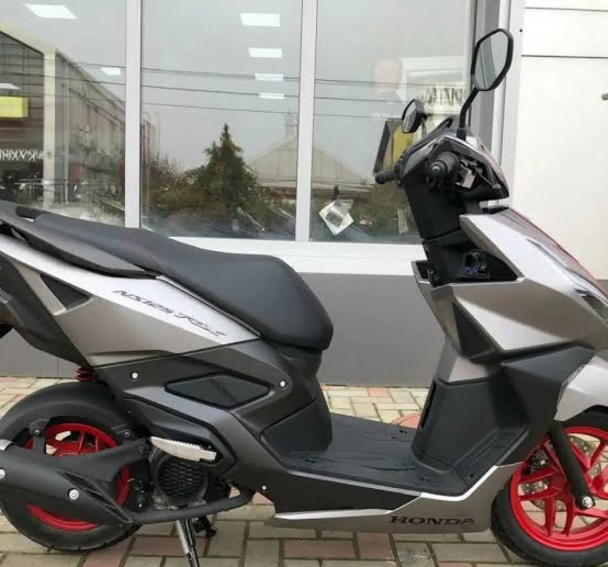 Honda Luncurkan Skuter Matic di China