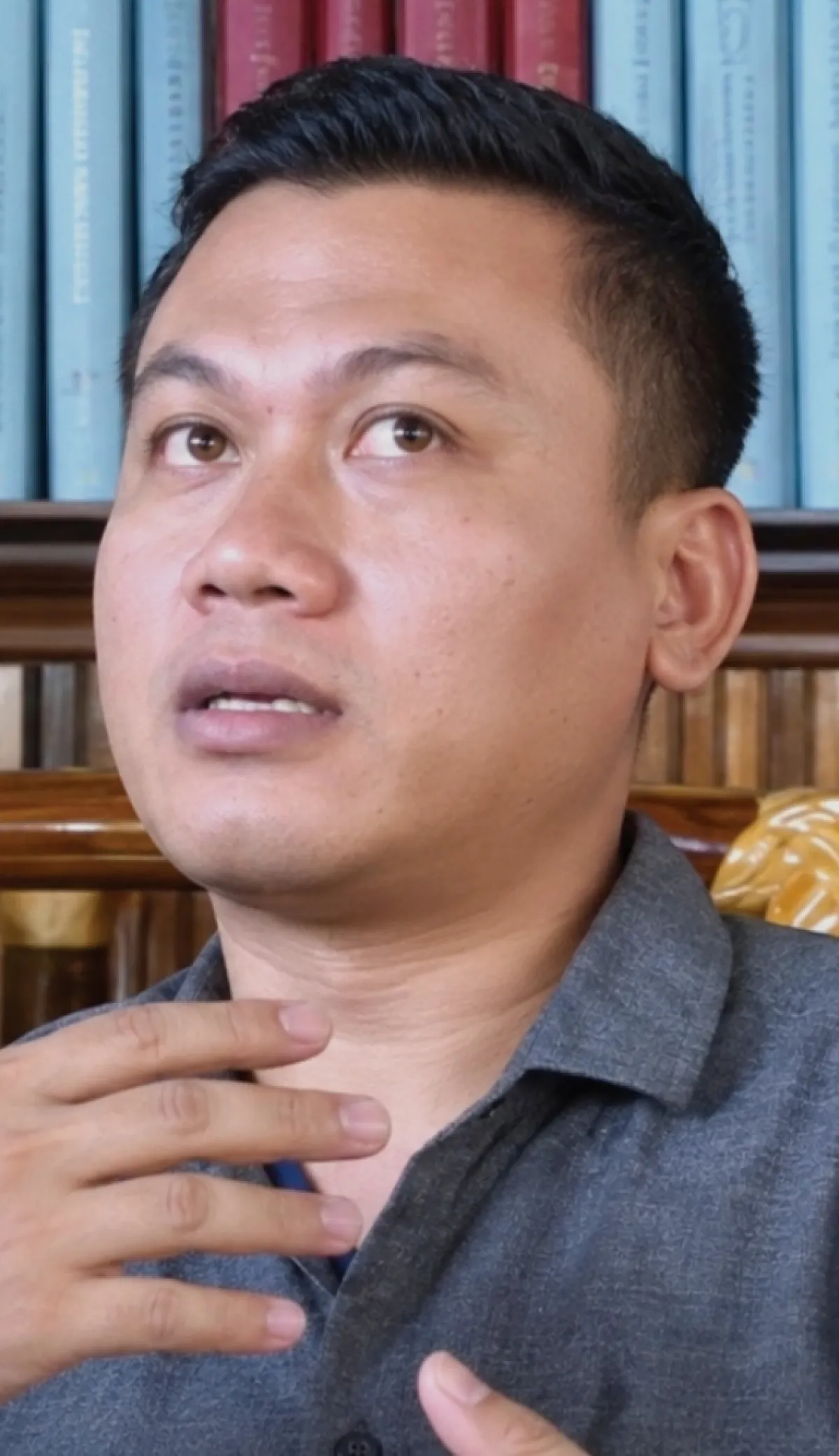 KERAHKAN JUTAAN MASSA DEMI LINDUNGI GIBRAN