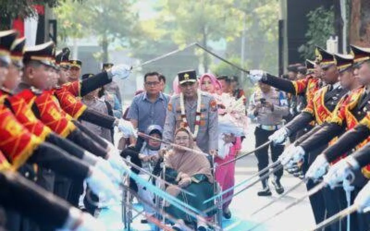 Pedang Pora hingga Reog Ponorogo, Sambut Kapolda Jatim Irjen Pol Dekananto Eko