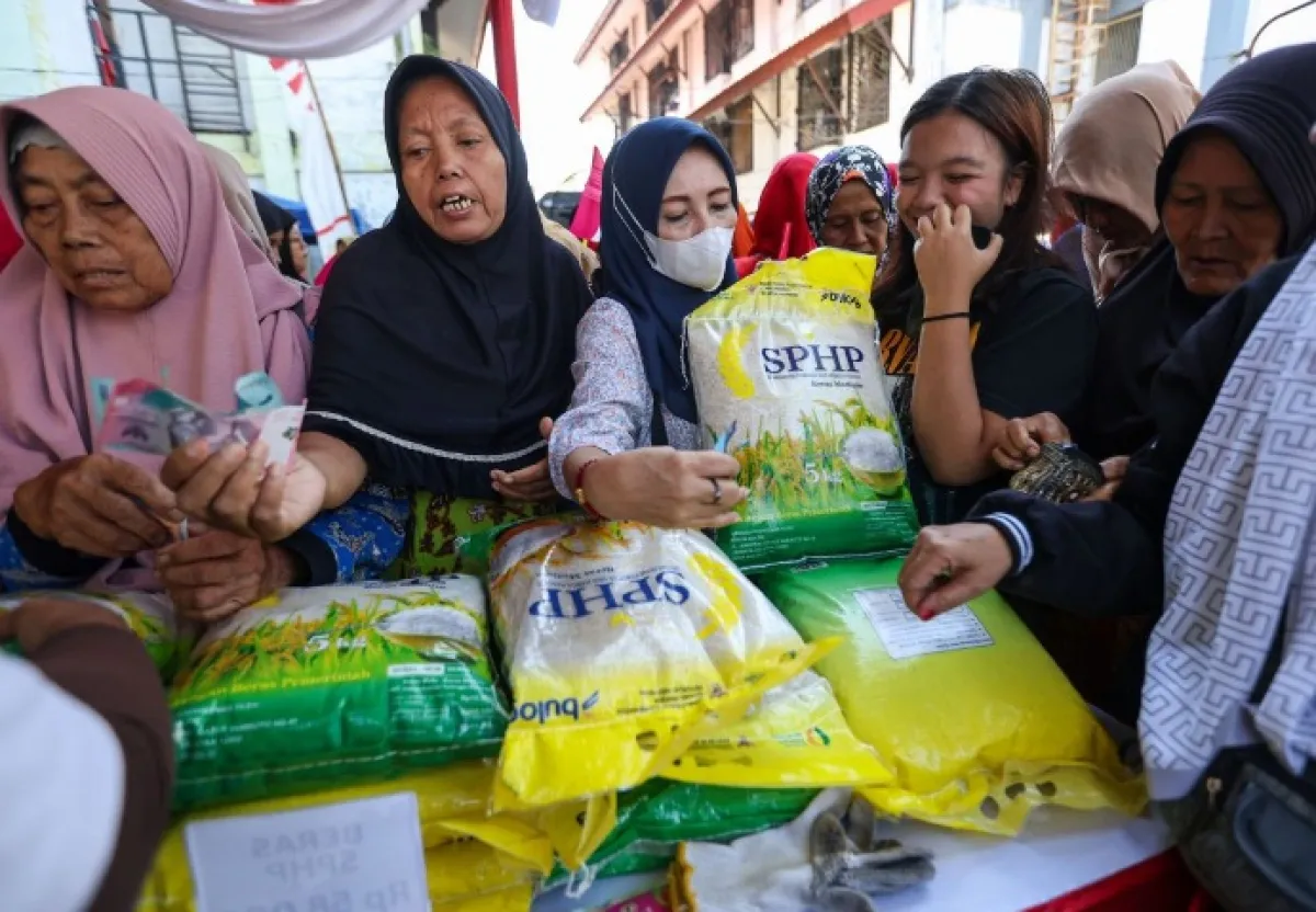 Pemkot Surabaya Pastikan Distribusi Beras Premium Sesuai HET Rp14.900 per Kg